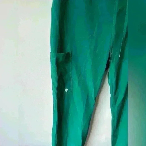 Barco One Scrub Set - 5 Pocket Top XS and Jogger Pants S  EUC Hunter Green - Picture 11 of 16